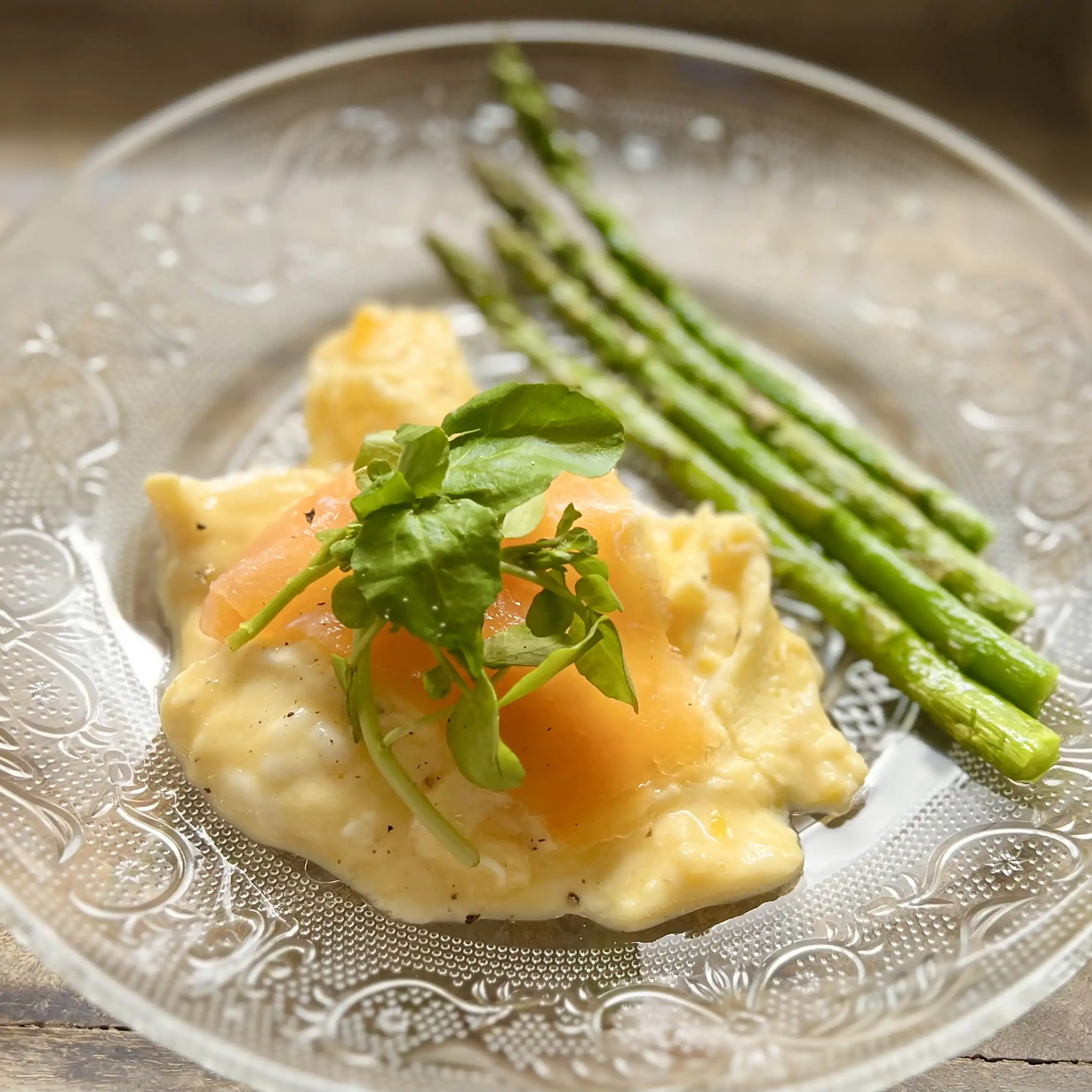 Scrambled eggs with salmon and asparagus